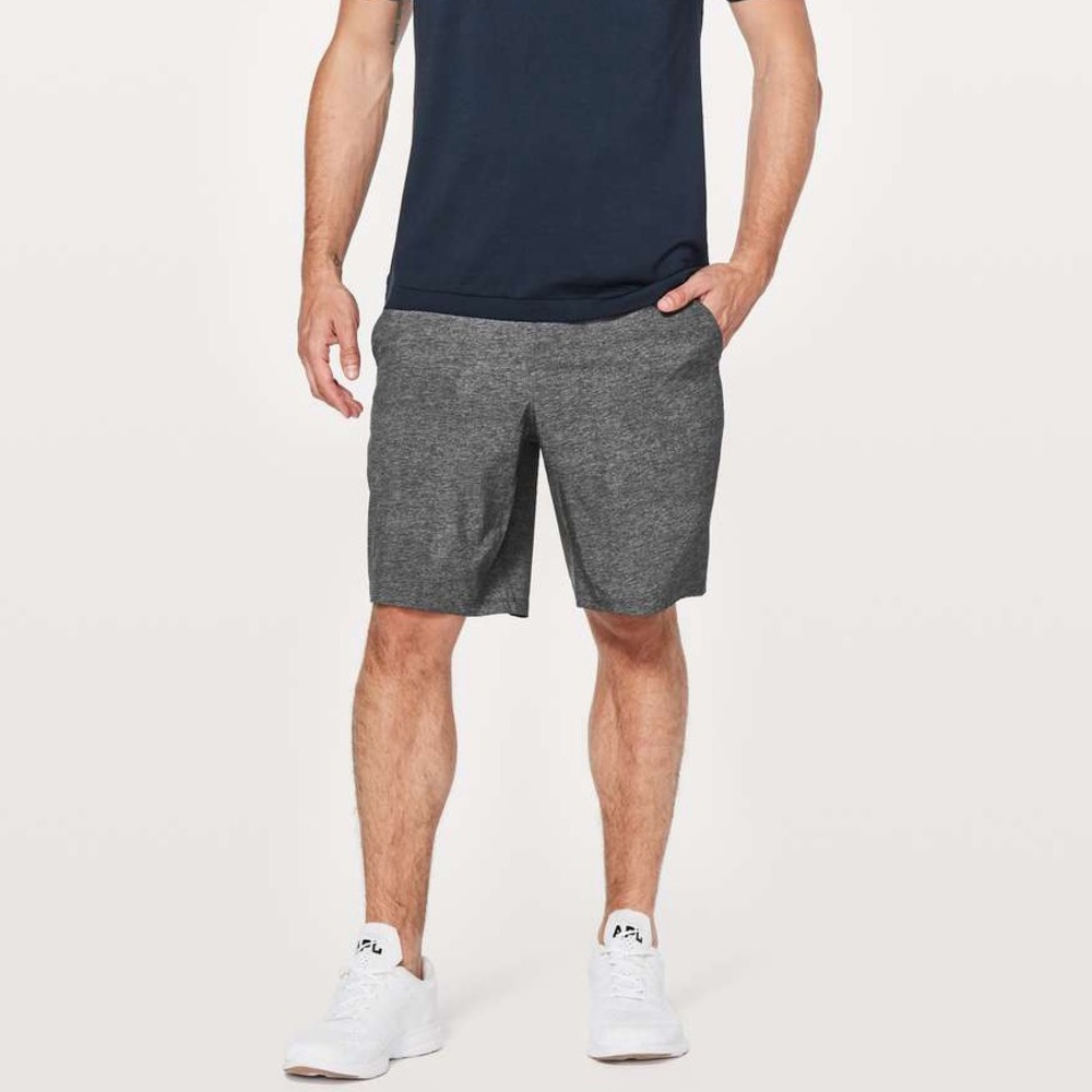 Lululemon Pace Breaker 9" inseam
Heathered Grey * Liner